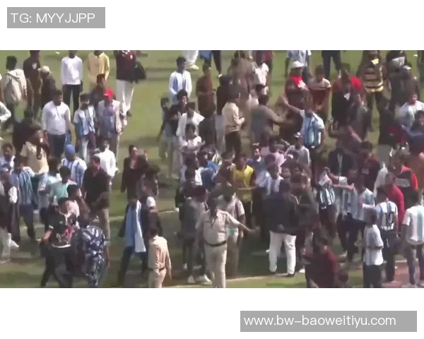 梅西印度行引发球迷骚乱两人因破坏公物被警方逮捕