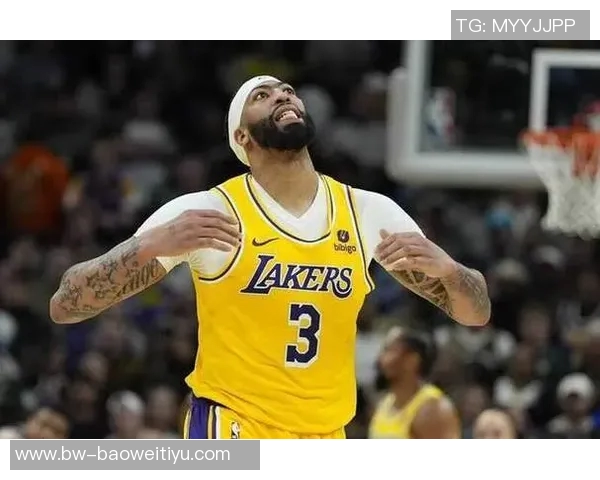 尽管努力拼搏戴维斯全场独得26分11篮板却难阻球队失利 尽管努力拼搏戴维斯全场独得26分11篮板却难阻球队失利